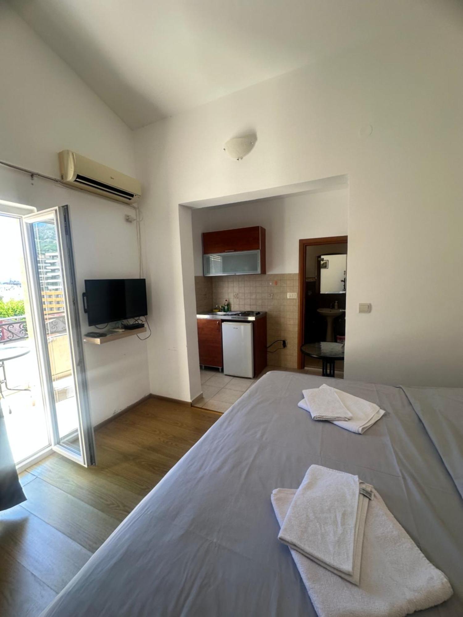 Apartments Manojlovic Будва Екстериор снимка
